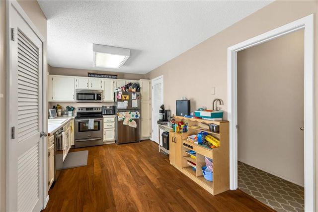 6210 NW 82nd Terrace, Kansas City, MO 64151