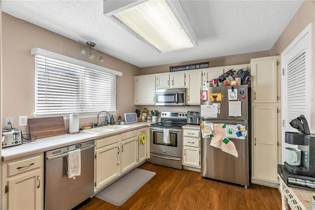6210 NW 82nd Terrace, Kansas City, MO 64151