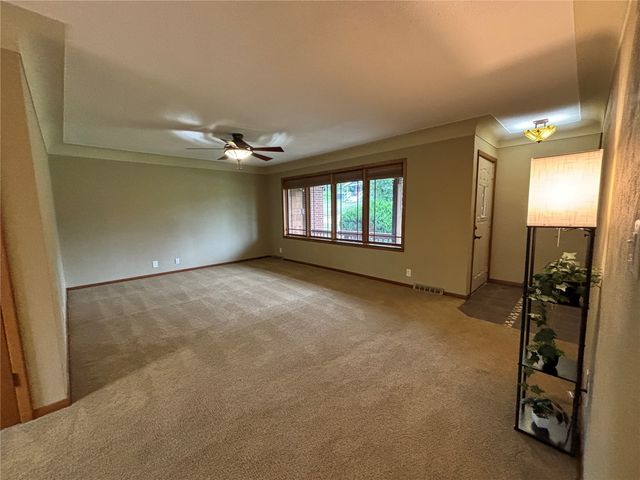 920 Westwood Drive NW, Cedar Rapids, IA 52405