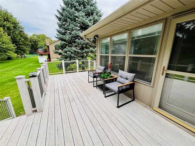 920 Westwood Drive NW, Cedar Rapids, IA 52405