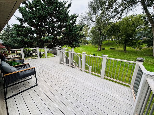 920 Westwood Drive NW, Cedar Rapids, IA 52405