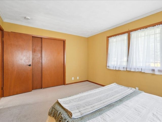 920 Westwood Drive NW, Cedar Rapids, IA 52405