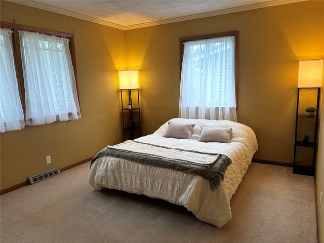 920 Westwood Drive NW, Cedar Rapids, IA 52405