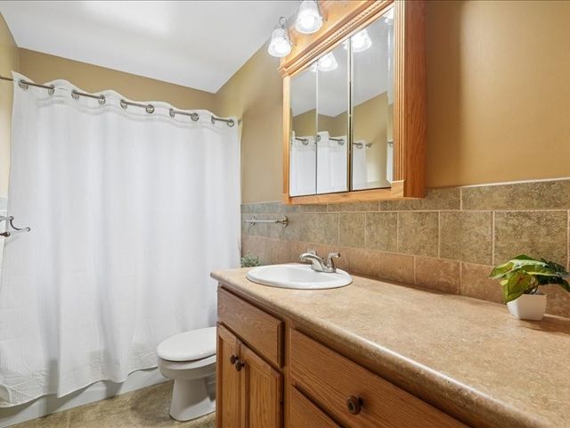 920 Westwood Drive NW, Cedar Rapids, IA 52405