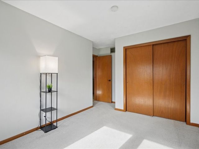 920 Westwood Drive NW, Cedar Rapids, IA 52405