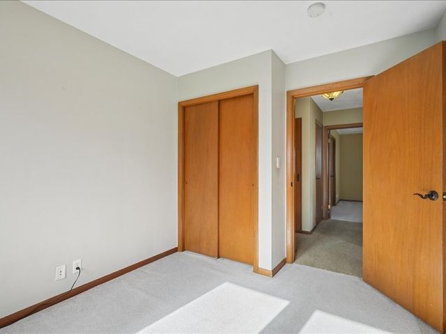 920 Westwood Drive NW, Cedar Rapids, IA 52405