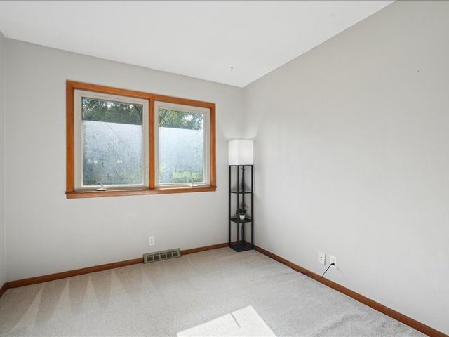920 Westwood Drive NW, Cedar Rapids, IA 52405