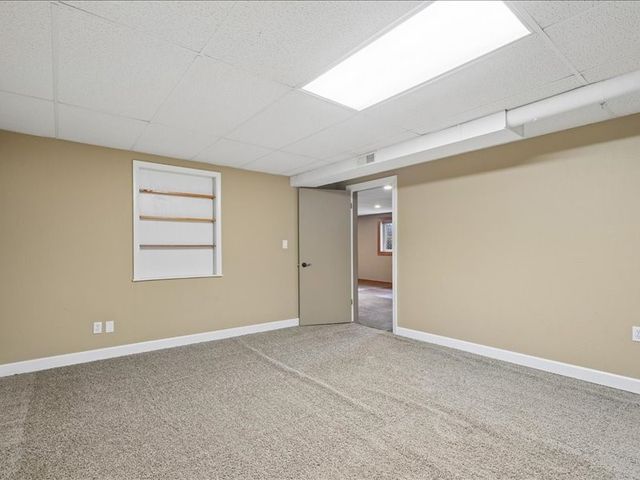 920 Westwood Drive NW, Cedar Rapids, IA 52405