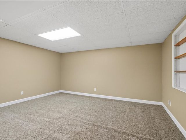 920 Westwood Drive NW, Cedar Rapids, IA 52405
