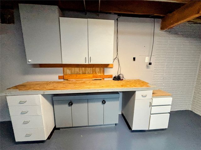 920 Westwood Drive NW, Cedar Rapids, IA 52405