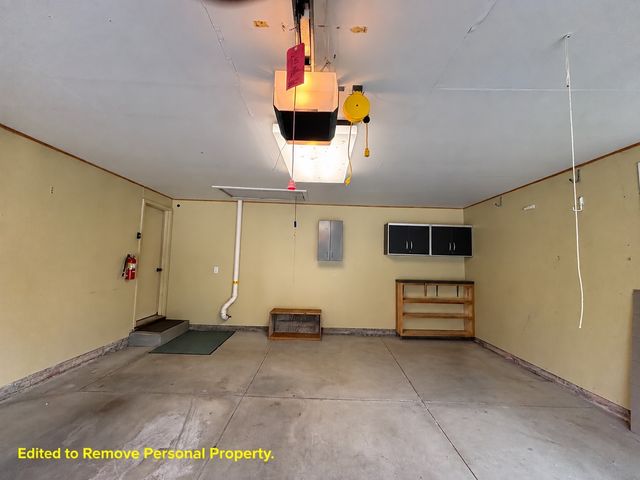 920 Westwood Drive NW, Cedar Rapids, IA 52405