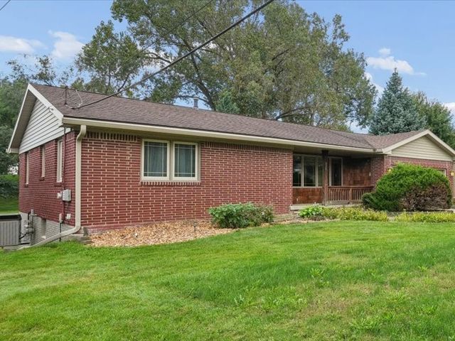920 Westwood Drive NW, Cedar Rapids, IA 52405