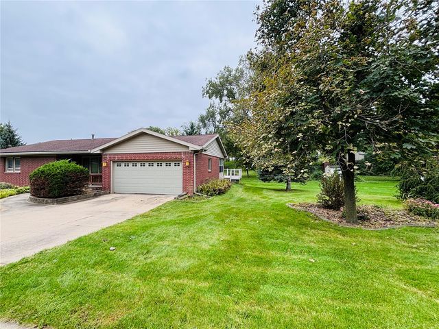 920 Westwood Drive NW, Cedar Rapids, IA 52405