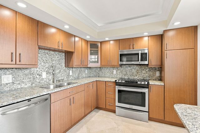 800 Cypress Grove Drive 504, Pompano Beach, FL 33069