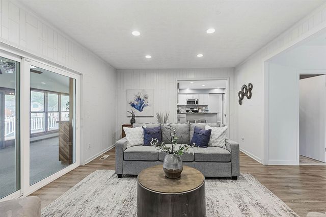 22461 Lavon Street, Saint Clair Shores, MI 48081