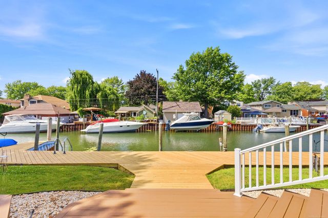 22461 Lavon Street, Saint Clair Shores, MI 48081