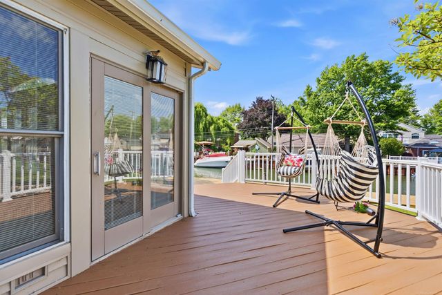 22461 Lavon Street, Saint Clair Shores, MI 48081