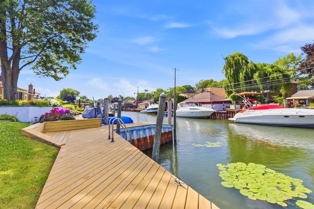 22461 Lavon Street, Saint Clair Shores, MI 48081