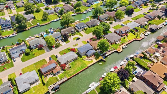 22461 Lavon Street, Saint Clair Shores, MI 48081