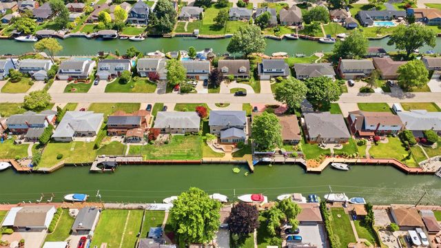 22461 Lavon Street, Saint Clair Shores, MI 48081