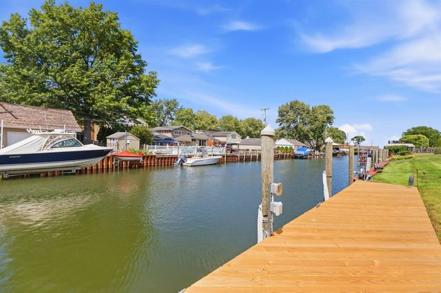 22461 Lavon Street, Saint Clair Shores, MI 48081