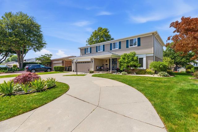 22461 Lavon Street, Saint Clair Shores, MI 48081