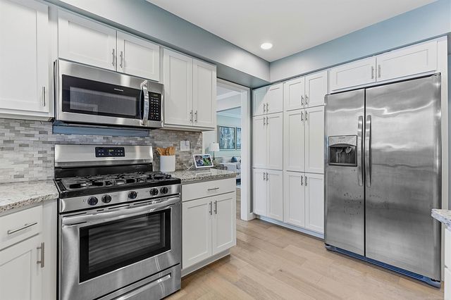 22461 Lavon Street, Saint Clair Shores, MI 48081