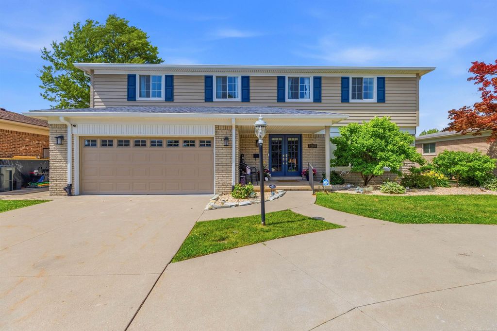 22461 Lavon Street, Saint Clair Shores, MI 48081