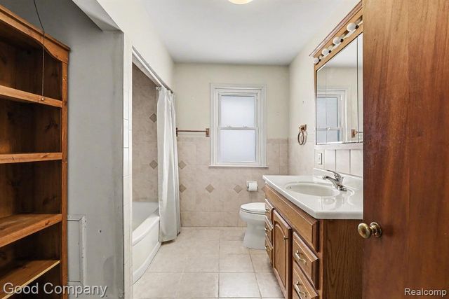 835 S Saginaw Street, Lapeer, MI 48446