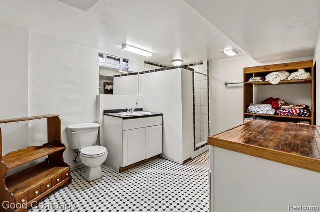 835 S Saginaw Street, Lapeer, MI 48446