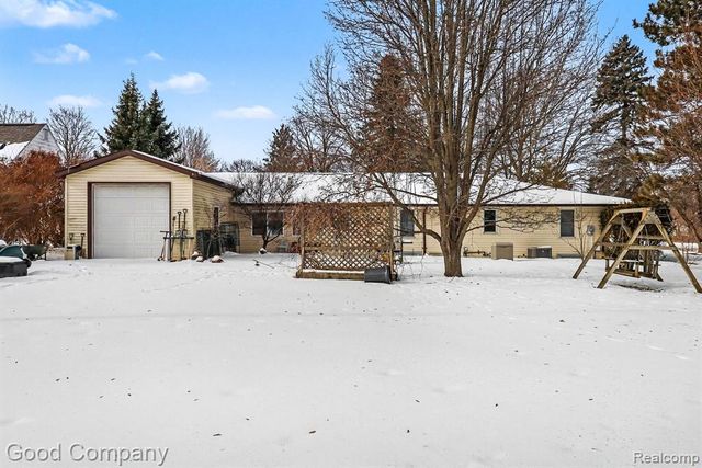 835 S Saginaw Street, Lapeer, MI 48446