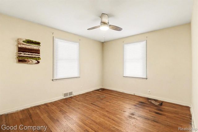 835 S Saginaw Street, Lapeer, MI 48446