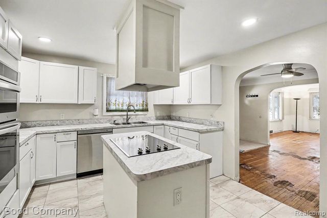 835 S Saginaw Street, Lapeer, MI 48446