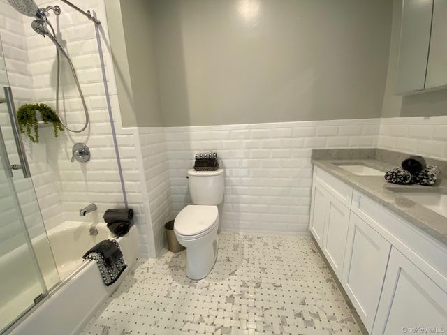 1 Charles Pond Drive 4-425, Coram, NY 11727