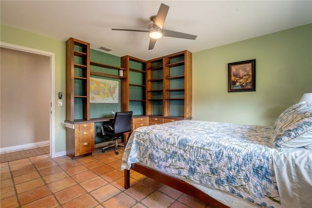 321 Bayshore Dr, Corpus Christi, TX 78412