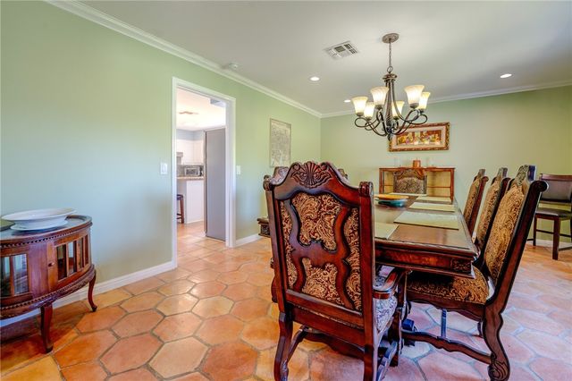 321 Bayshore Dr, Corpus Christi, TX 78412