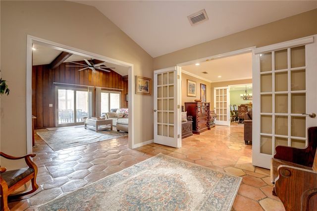 321 Bayshore Dr, Corpus Christi, TX 78412