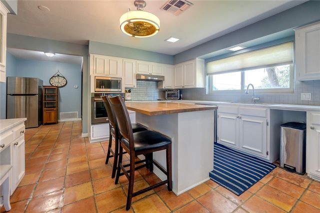 321 Bayshore Dr, Corpus Christi, TX 78412