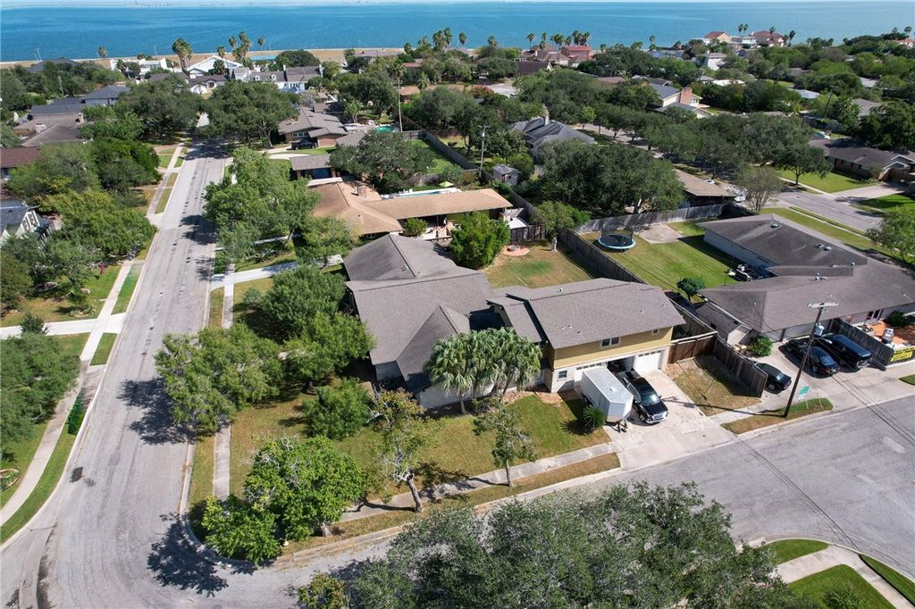 321 Bayshore Dr, Corpus Christi, TX 78412 — photo 3