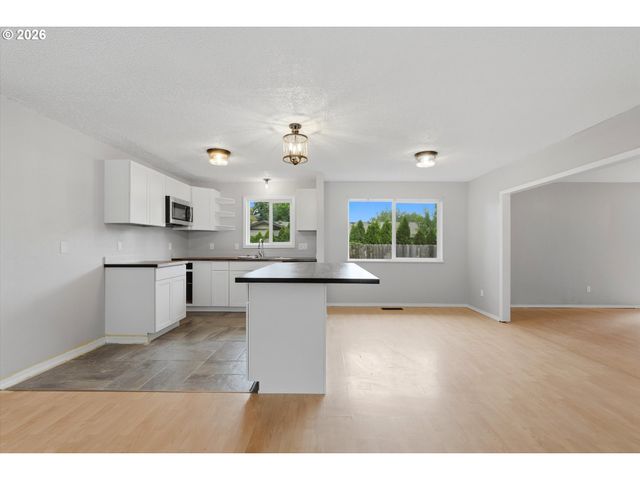 1543 Ne 16TH Way, Gresham, OR 97030