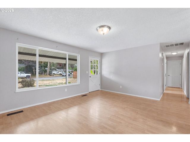 1543 Ne 16TH Way, Gresham, OR 97030
