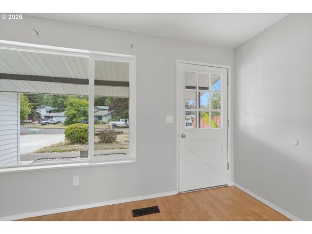 1543 Ne 16TH Way, Gresham, OR 97030