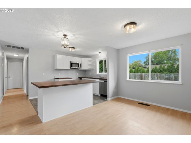 1543 Ne 16TH Way, Gresham, OR 97030