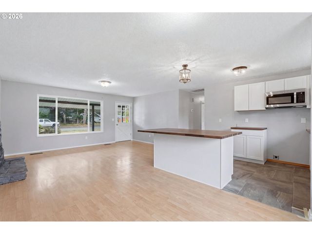 1543 Ne 16TH Way, Gresham, OR 97030