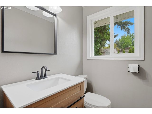 1543 Ne 16TH Way, Gresham, OR 97030