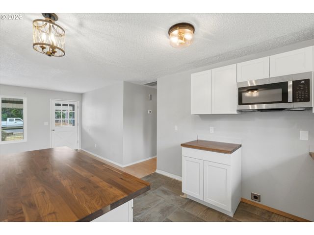 1543 Ne 16TH Way, Gresham, OR 97030