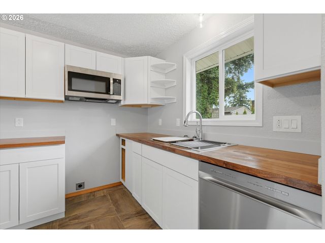 1543 Ne 16TH Way, Gresham, OR 97030