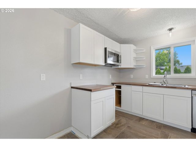 1543 Ne 16TH Way, Gresham, OR 97030