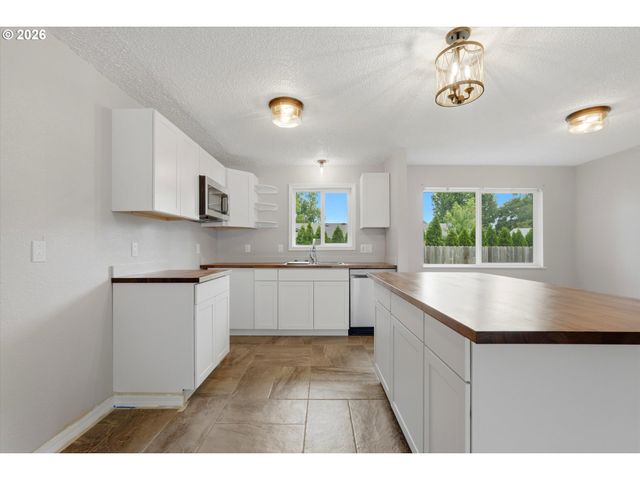 1543 Ne 16TH Way, Gresham, OR 97030