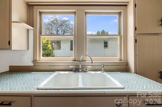 22 Jarrett Street, Asheville, NC 28806
